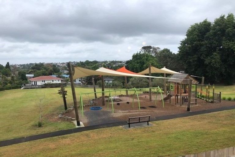 Photo of property in 1/36 Camelot Place, Glenfield, Auckland, 0629