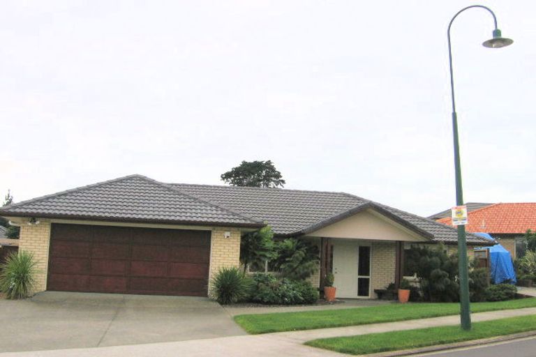 Photo of property in 16 Gilford Place, East Tamaki Heights, Auckland, 2016