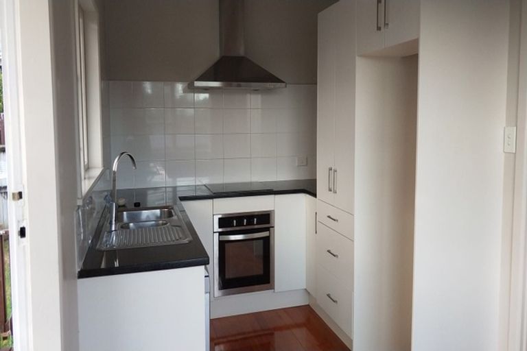 Photo of property in 14 Woodstock Road, Forrest Hill, Auckland, 0620