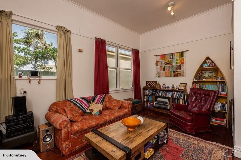 Photo of property in 84 Kilbirnie Crescent, Kilbirnie, Wellington, 6022