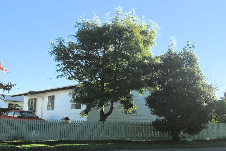 Photo of property in 79 Arawhata Road, Paraparaumu, 5032