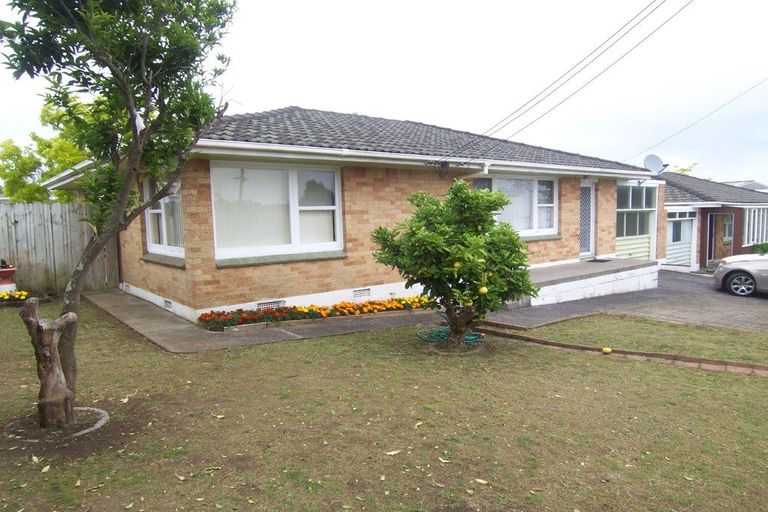 Photo of property in 1/2a Jennifer Place, Papatoetoe, Auckland, 2025