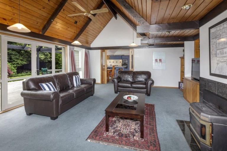 Photo of property in 18 Lombard Place, Avonhead, Christchurch, 8042