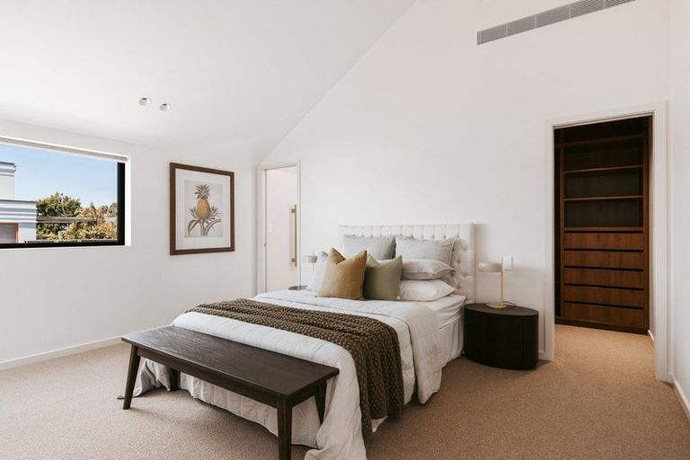 Photo of property in 124 Marine Parade, Mount Maunganui, 3116