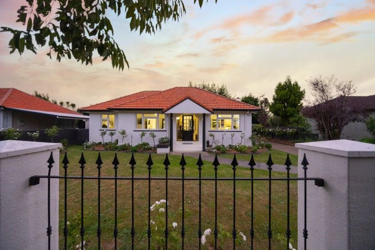 Photo of property in 12 Manuka Street, Hokowhitu, Palmerston North, 4410