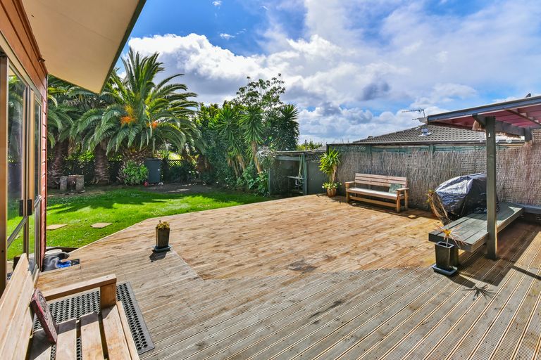 Photo of property in 31 Hadley Wood Drive, Wattle Downs, Auckland, 2103