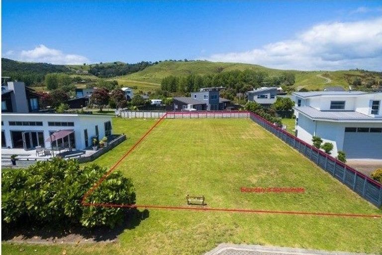 Photo of property in 20 Taumata Road, Omaha, 0986