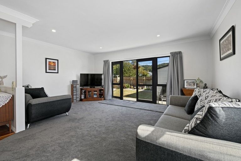 Photo of property in 10 Oak Street, Ebdentown, Upper Hutt, 5018