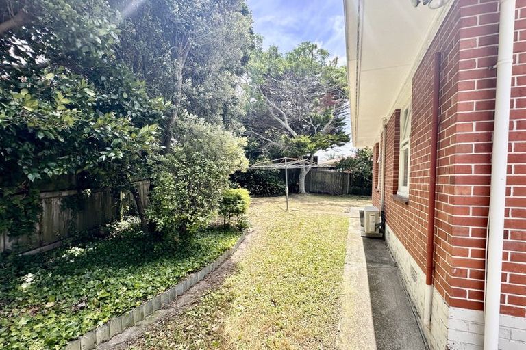 Photo of property in 19 Fairlea Road, Te Atatu South, Auckland, 0610