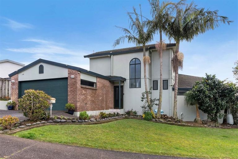 Photo of property in 1/11 Bronzewing Terrace, Unsworth Heights, Auckland, 0632