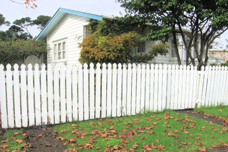 Photo of property in 1 Ashurst Lane, Greenhithe, Auckland, 0632
