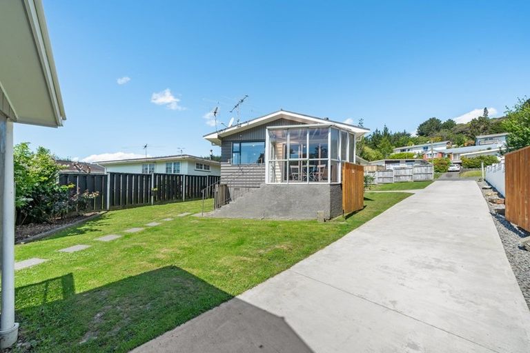 Photo of property in 37 Hillside Drive, Maoribank, Upper Hutt, 5018