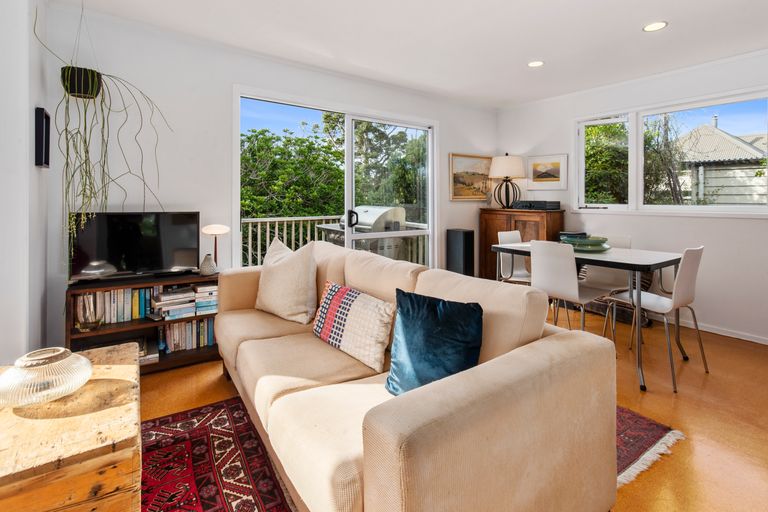 Photo of property in 3 Ferndale Avenue, Leigh, 0985