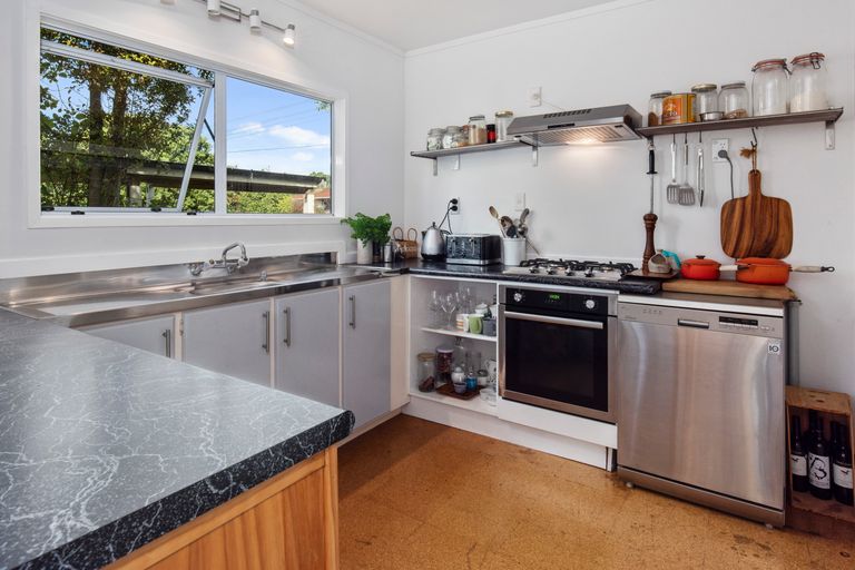 Photo of property in 3 Ferndale Avenue, Leigh, 0985