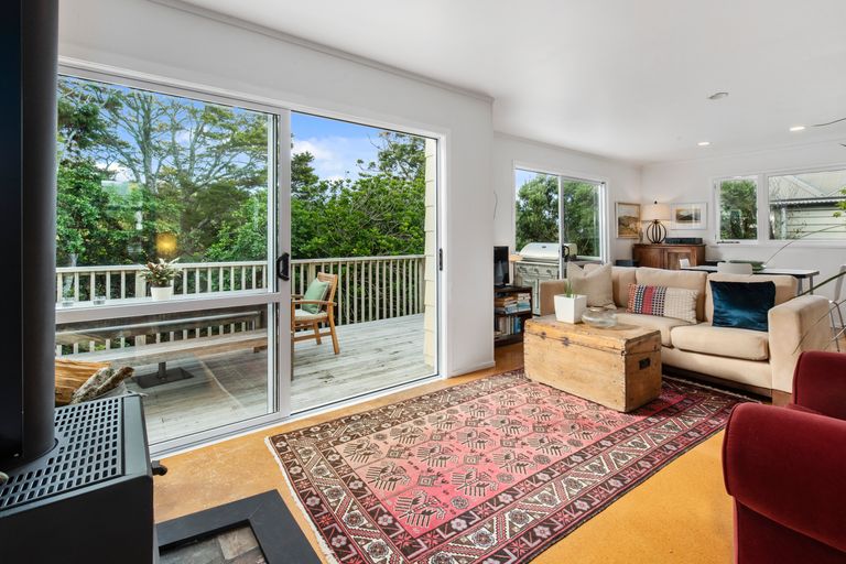 Photo of property in 3 Ferndale Avenue, Leigh, 0985