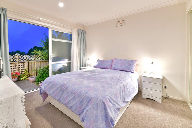 Photo of property in 33 Savoy Road, Orewa, 0931