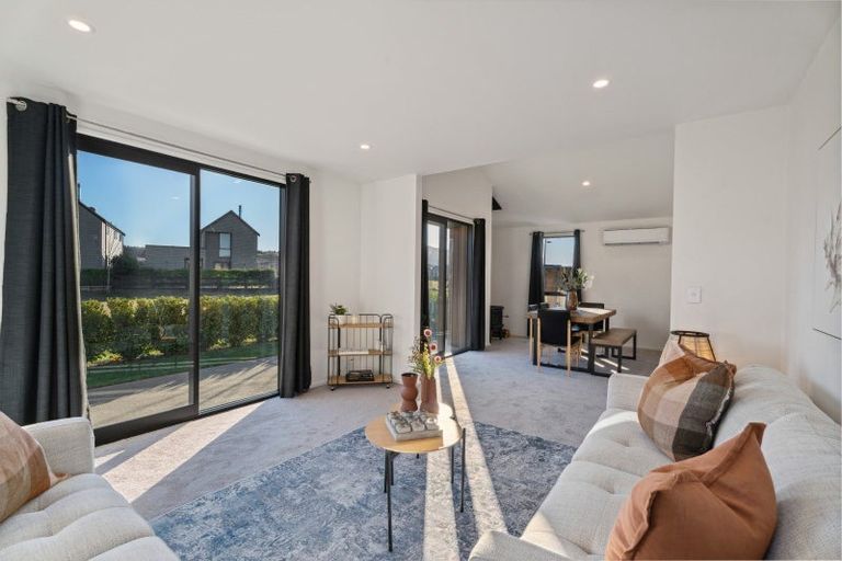 Photo of property in 5 Matakanui Lane, Wanaka, 9305