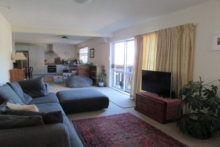 Photo of property in 2 Hawkhurst Road, Lyttelton, 8082