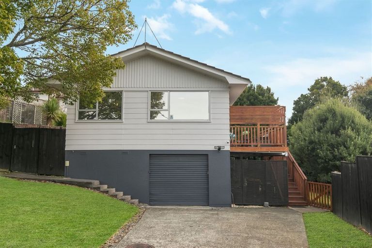 Photo of property in 8 Erica Road, Sunnynook, Auckland, 0620
