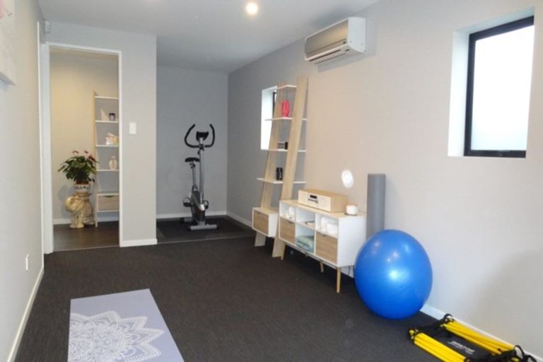 Photo of property in 35 Sarabande Avenue, Redwood, Christchurch, 8051