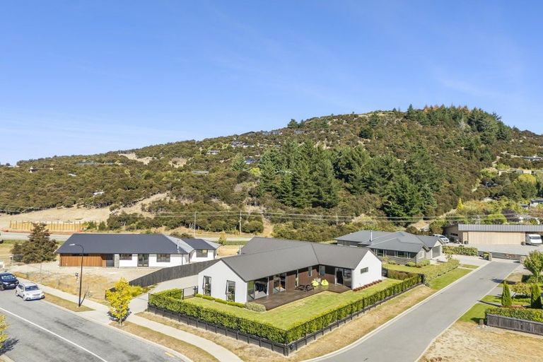 Photo of property in 19 Pounamu Avenue, Albert Town, Wanaka, 9305