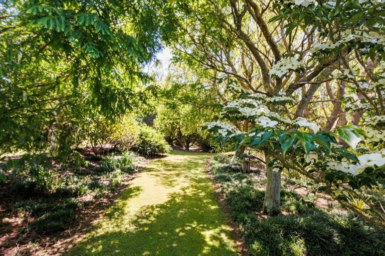 Photo of property in 126 Turitea Road, Fitzherbert, Palmerston North, 4472