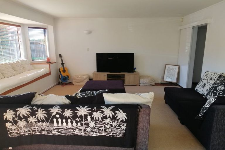 Photo of property in 2/13 Rapallo Place, Farm Cove, Auckland, 2012