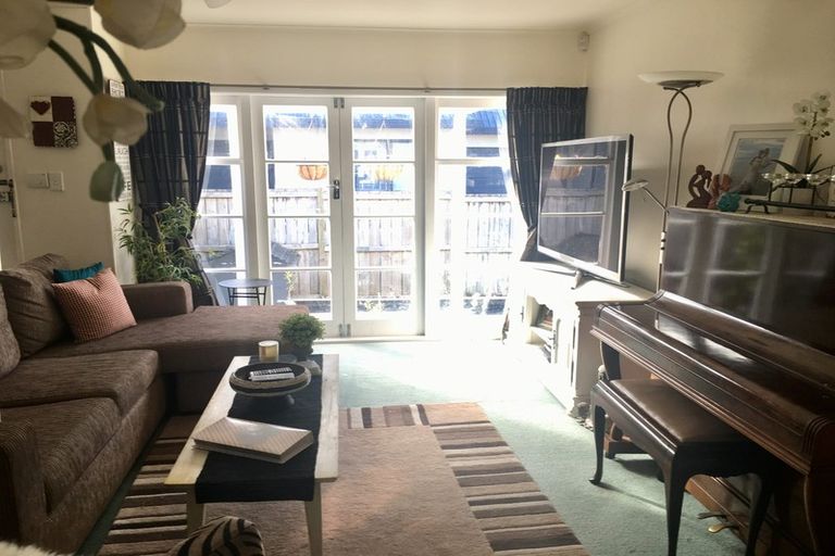 Photo of property in 1/156 Nile Road, Milford, Auckland, 0620