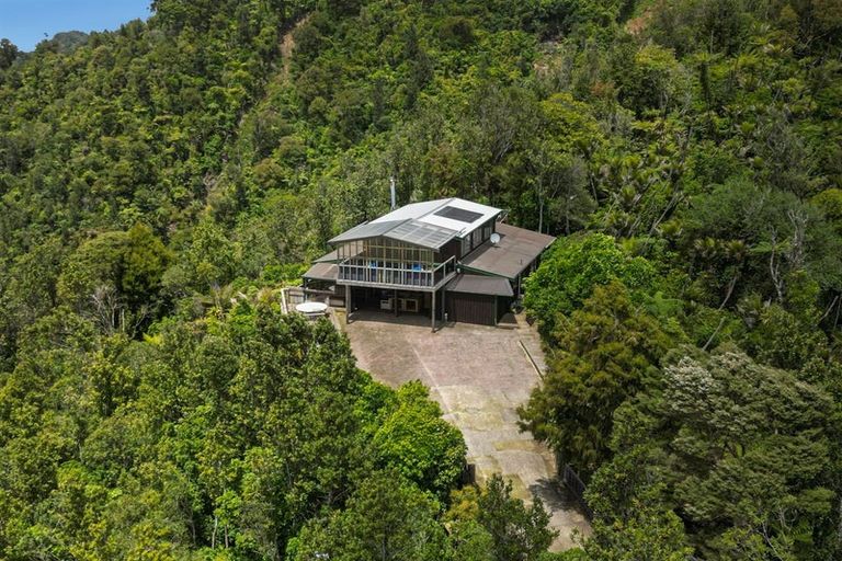 Photo of property in 166 Opanuku Road, Henderson Valley, Auckland, 0612