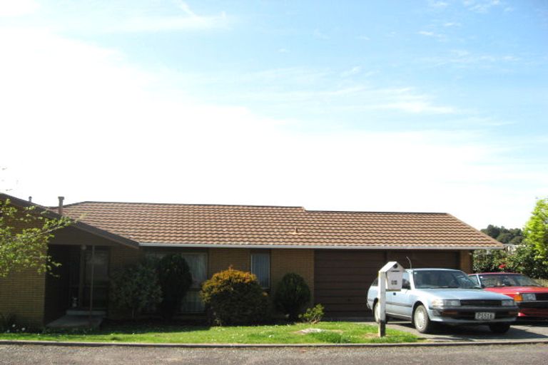 Photo of property in 16 Caledonia Place, Highlands Park, New Plymouth, 4312