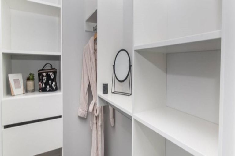 Photo of property in 15 Vogwill Road, Kumeu, 0810