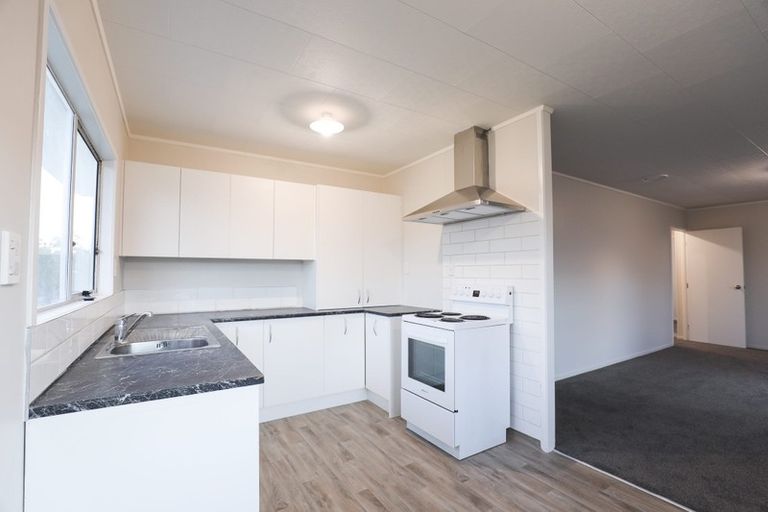 Photo of property in 6 Balwyn Place, Clendon Park, Auckland, 2103