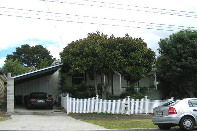 Photo of property in 10 Richmond Avenue, Northcote Point, Auckland, 0627