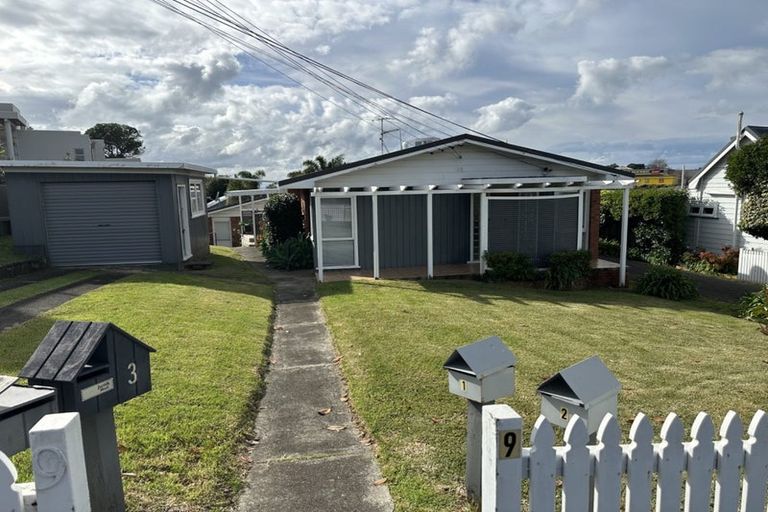Photo of property in 1/9 East Coast Road, Milford, Auckland, 0620