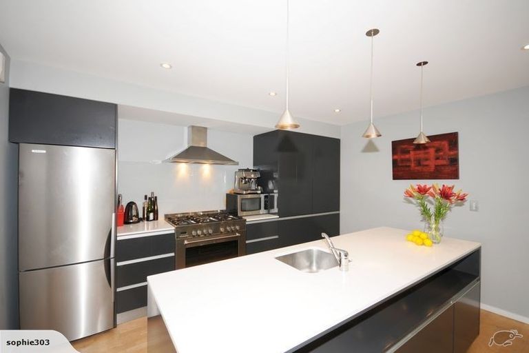 Photo of property in 128 Holly Road, St Albans, Christchurch, 8014