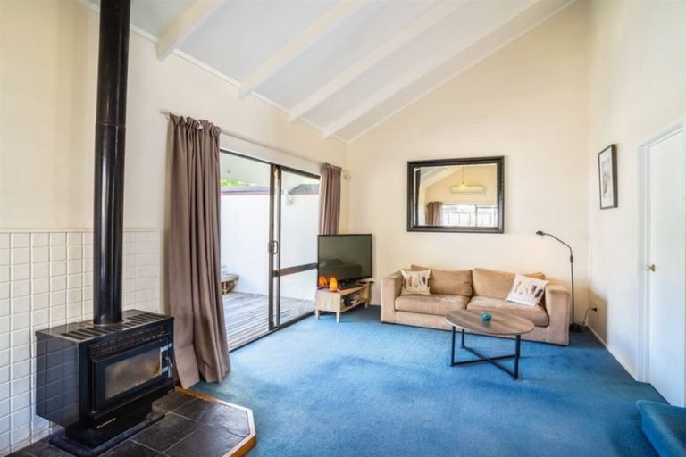 Photo of property in 2/9a Alfred Street, Northcote Point, Auckland, 0627