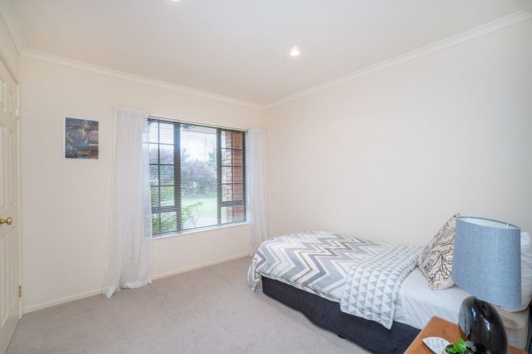 Photo of property in 143 Summerhill Drive, Fitzherbert, Palmerston North, 4410