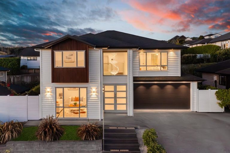 Photo of property in 10 Ian Gordon Lane, Orewa, 0931