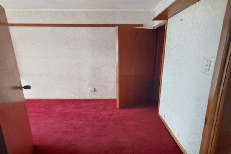 Photo of property in 72 Sylvan Crescent, Te Atatu South, Auckland, 0610