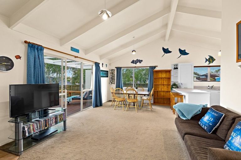 Photo of property in 10 Kitty Frazer Lane, Omaha, 0986