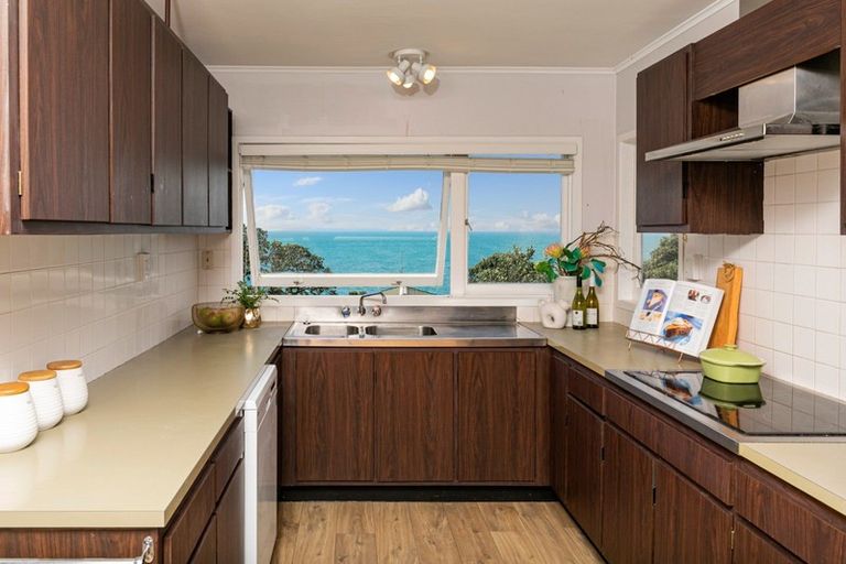 Photo of property in 29 Whitby Crescent, Mairangi Bay, Auckland, 0630