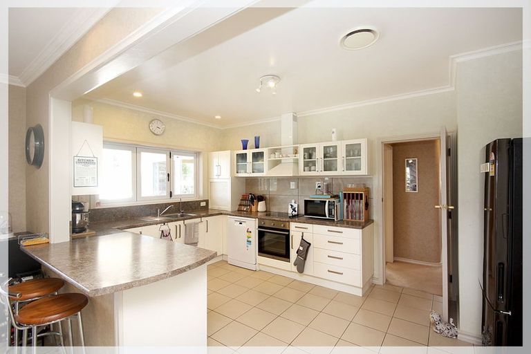 Photo of property in 54 Kawiu Road, Levin, 5510
