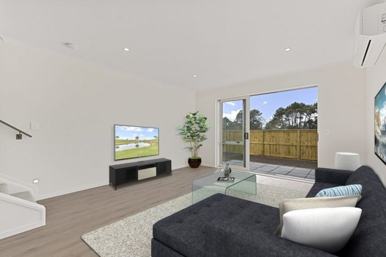 Photo of property in 8 George Mcwhirter Avenue, Massey, Auckland, 0614