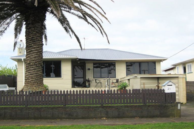 Photo of property in 21 Battiscombe Terrace, Waitara, 4320