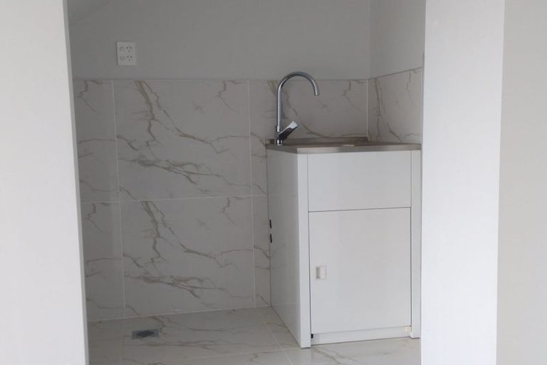 Photo of property in 10a Kelkirk Street, Kelston, Auckland, 0602