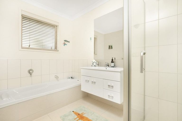 Photo of property in 14 Stranraer Crescent, Wattle Downs, Auckland, 2103