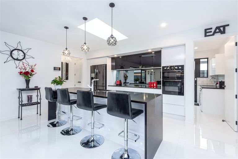 Photo of property in 5 Evelyn Crescent, Marshland, Christchurch, 8083