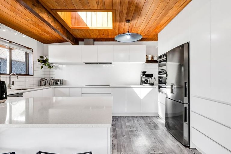 Photo of property in 76a Paynters Avenue, Strandon, New Plymouth, 4312