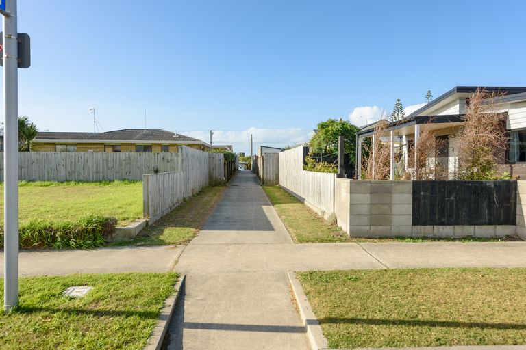 Photo of property in 10 Spinifex Street, Papamoa Beach, Papamoa, 3118