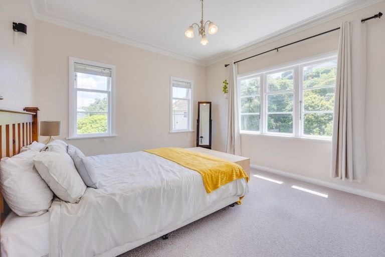 Photo of property in 42 Ashleigh Crescent, Miramar, Wellington, 6022